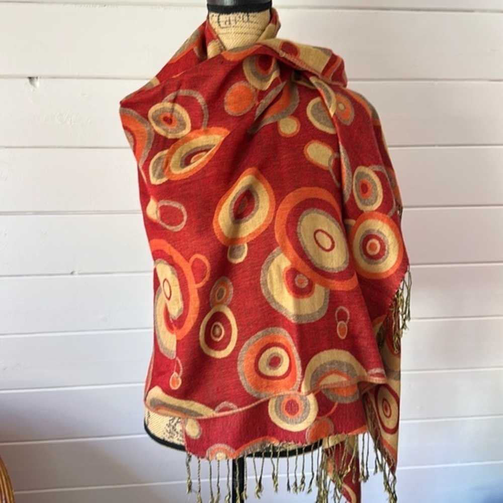 🧡💛🧡 Beautiful scarf wrap, orange tan circle design, drape shawl - Picture 4 of 9